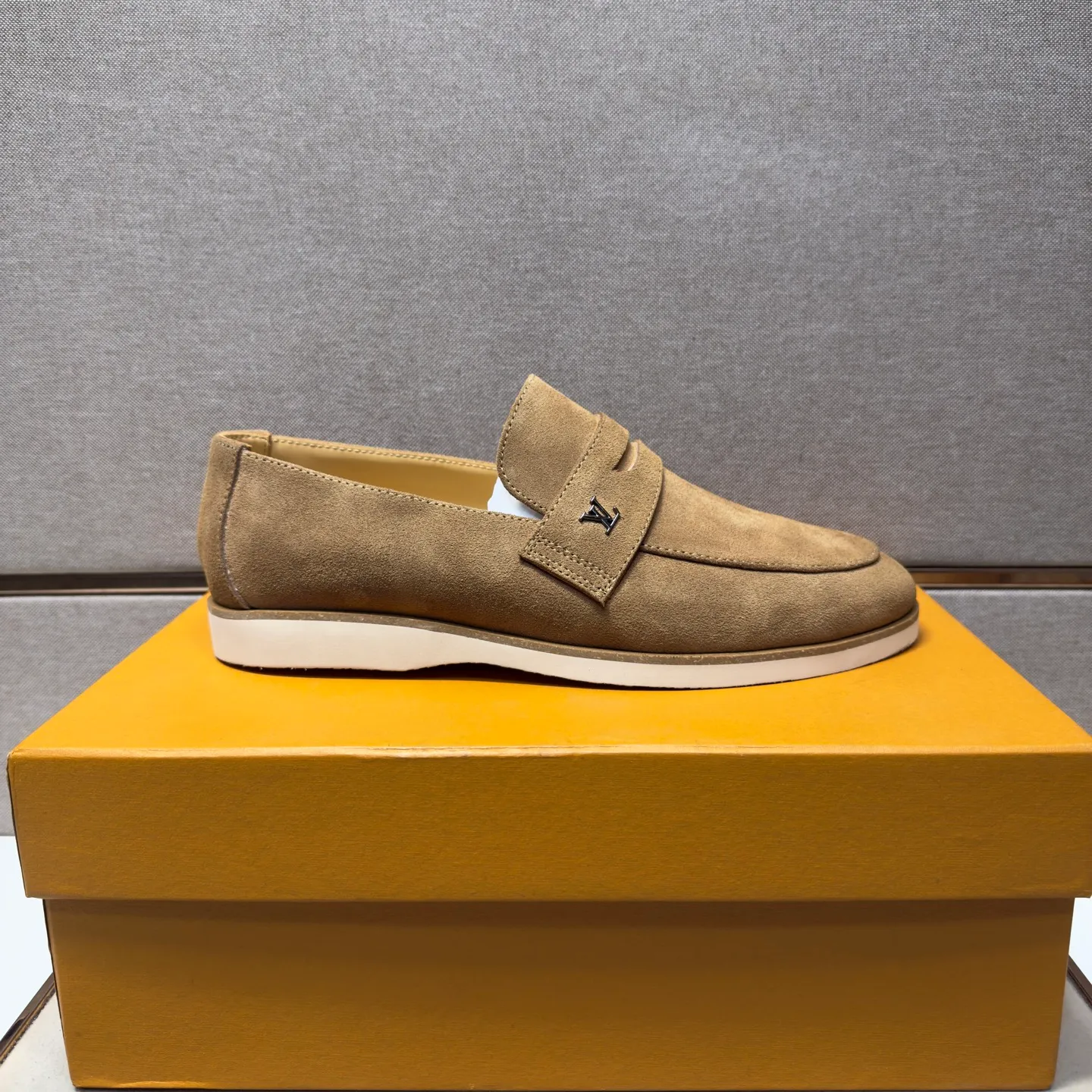Men's men's shoes 💰pp442 [LV～] Men's casual shoes 2026z cabinet sales simultaneously 🔶Size: 38-44 #️⃣ 🔷4 colors🔜The upper is made of cowhide stitching ➕Cowhide lining, comfortable and breathable, sole: original comfortable and wear-resistant outsole, ⚠️real thing📱photographed🎬real thing is better📢📢📢